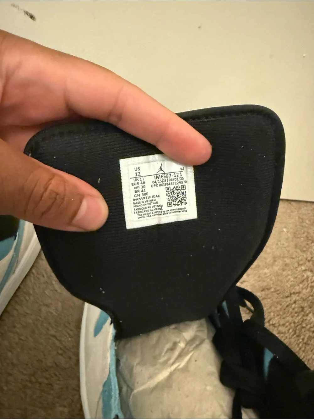 Jordan 1 Mid SE High-Top Sneakers in Light Blue, White & Black Mens Size 12